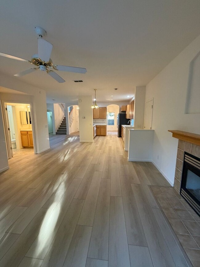 Building Photo - 549 Cascade Dr