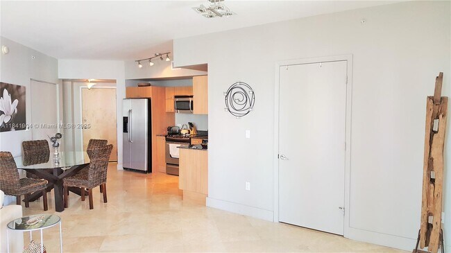 Building Photo - 350 S Miami Ave