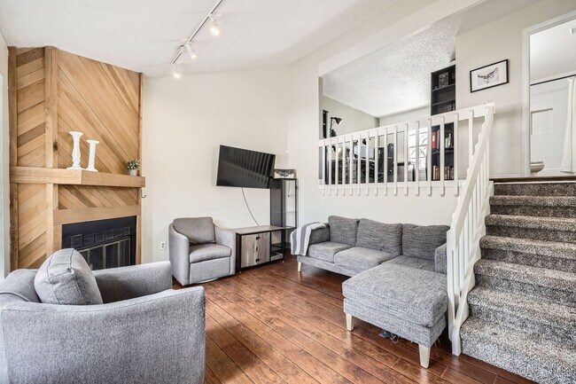 Building Photo - Evolve Real Estate: Spacious 3 Bed 3 bath ...