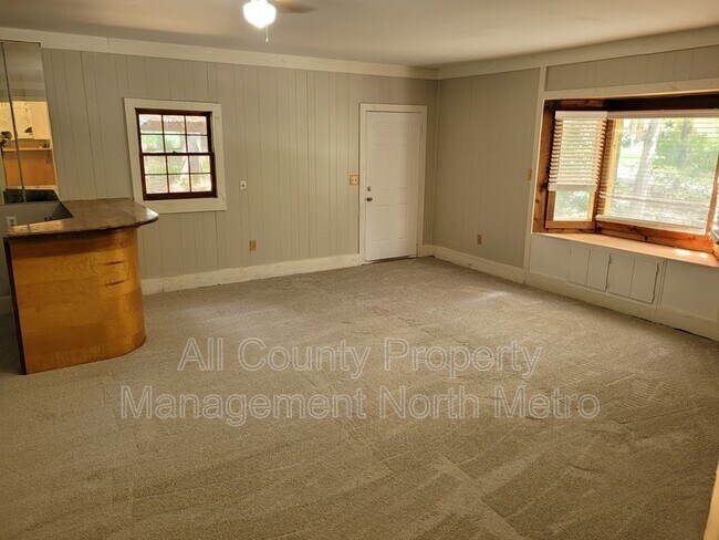 Building Photo - 285 Sequoyah Dr