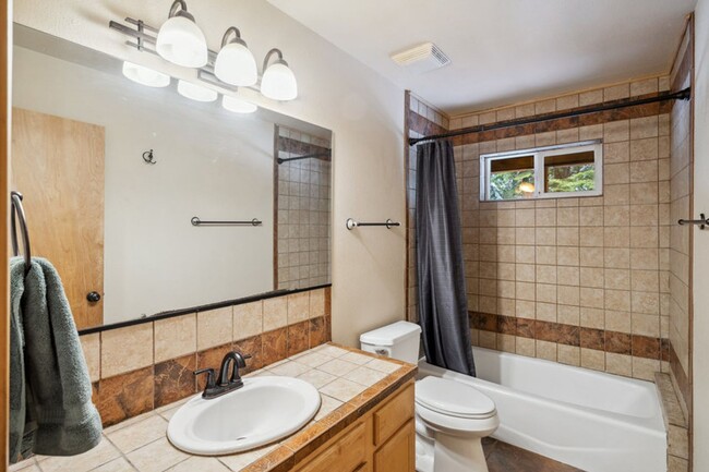 Building Photo - Spacious Prosser Lakeview Estates Rental