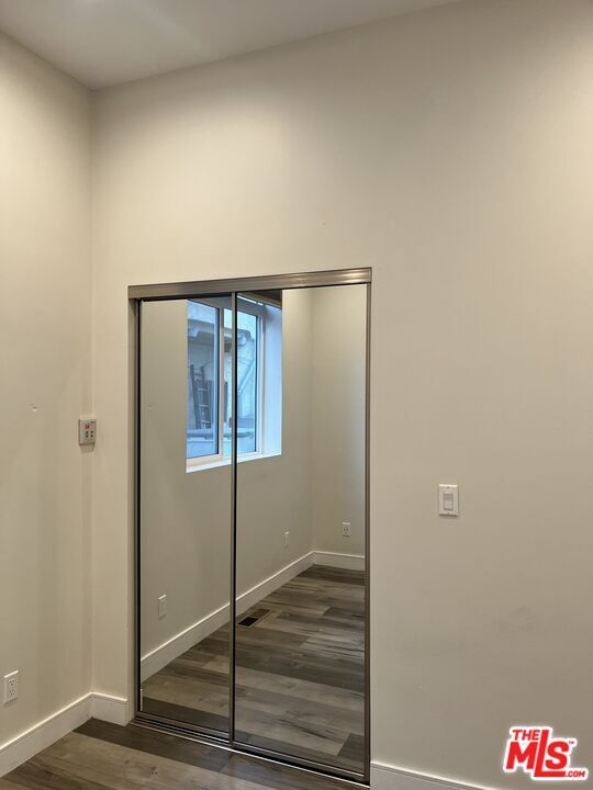 Building Photo - 3955 1/2 S Budlong Ave