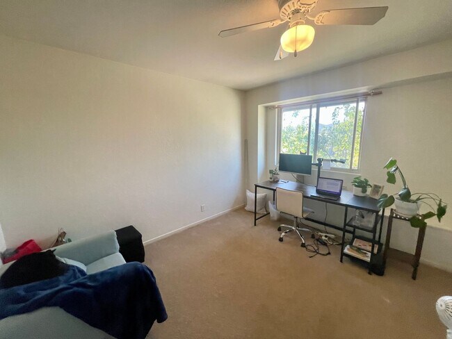 Building Photo - Gorgeous South West Escondido Home! $4,200/Month.  Pets Allowed - Text 619-889-8400