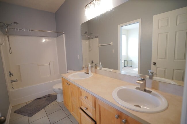 Building Photo - 3400 Old Bainbridge Rd