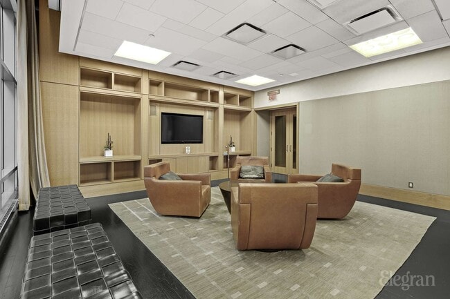 Building Photo - 18 W 48th St