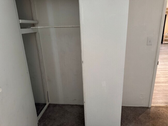 Building Photo - Newly Remodeled 3-4 bedroom Single family home