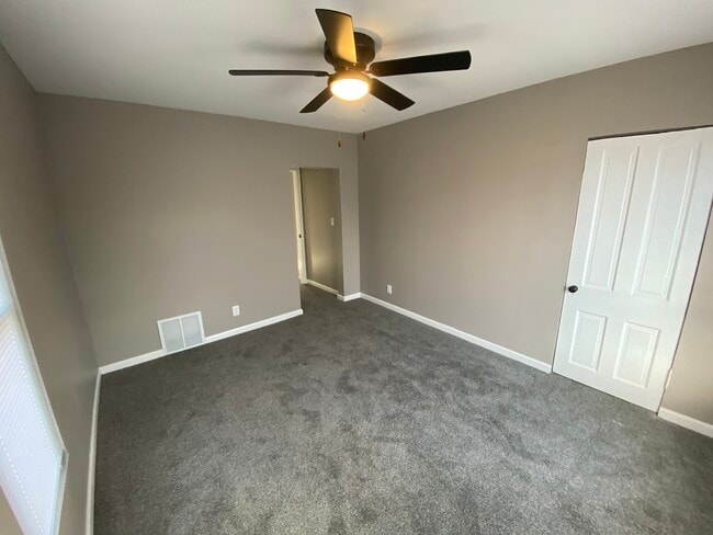 Building Photo - 942 N Schuyler Ave