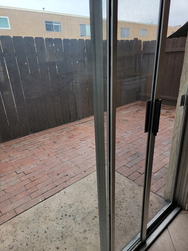 Building Photo - Charming 2-Bedroom, 1.5-Bath Condo in Sunn...