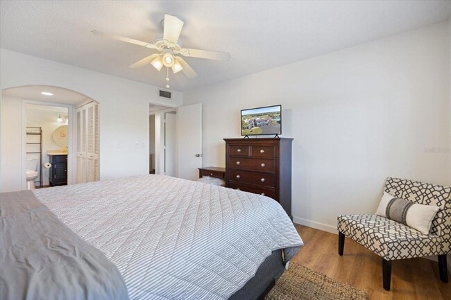 Building Photo - 822 Capri Isles Blvd