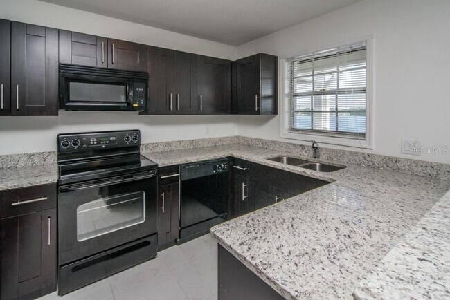 Building Photo - 205 Pompano Dr SE
