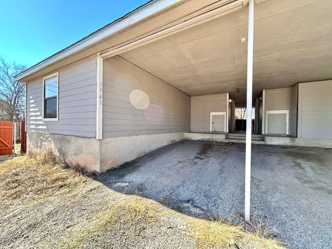 Building Photo - 1760 Horseshoe Cir