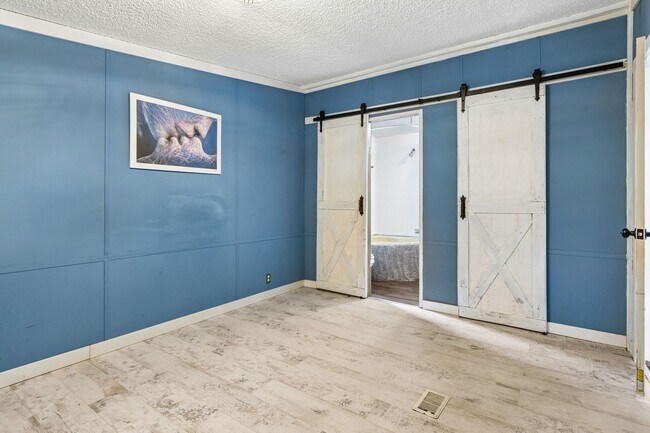 Building Photo - 2979 Suni Pines Dr