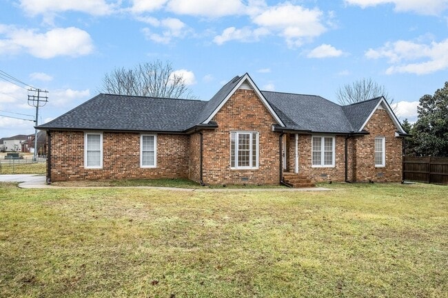 Building Photo - 1015 Brinkley Rd