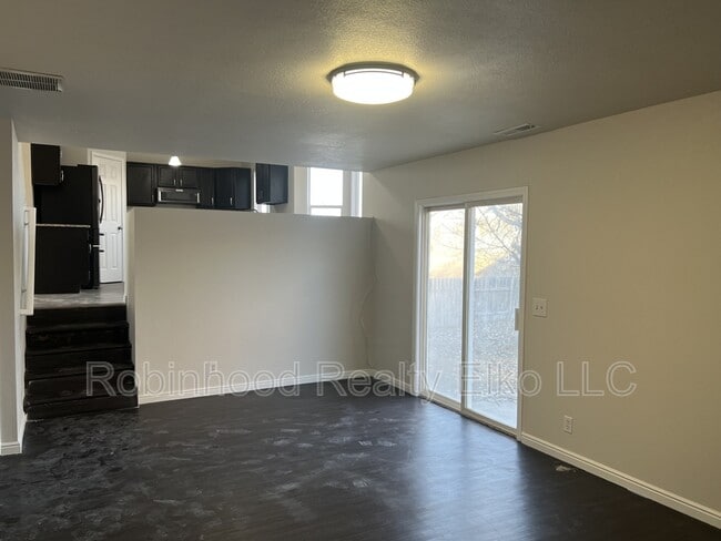 Building Photo - 1515 Glenmoor Dr