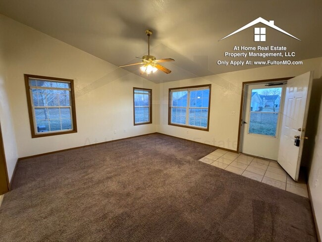 Building Photo - Sabre Circle 497–499 Duplex