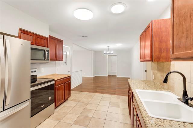 Building Photo - 821 Wisteria Way