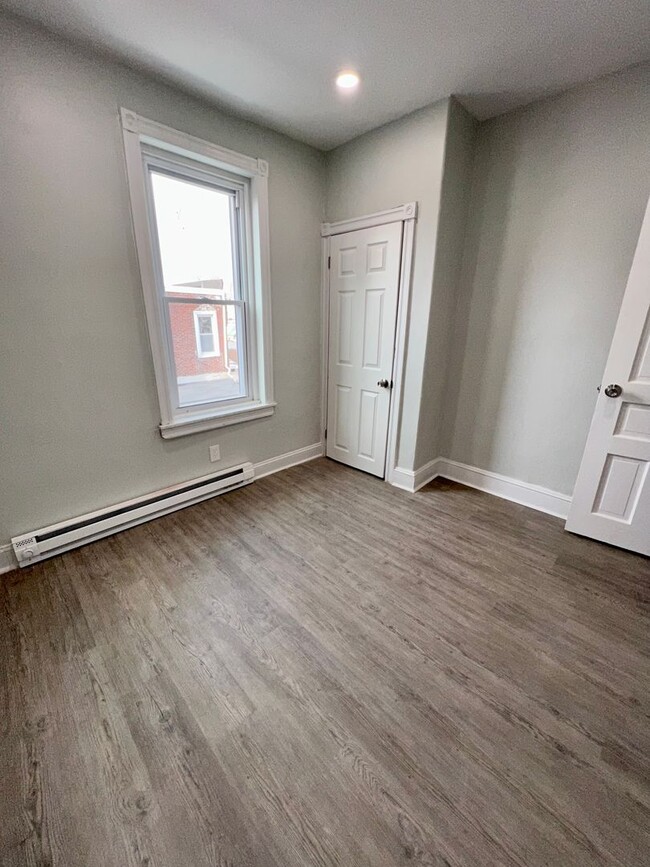 Building Photo - Gorgeous 3-Bedroom Townhouse in West Phila...