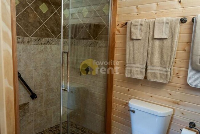 Building Photo - 5 bedroom in Makanda IL 62958