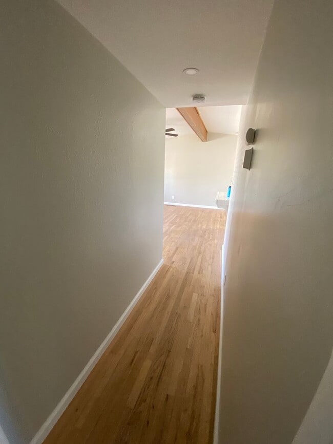 Building Photo - North Hanford 3 bedroom