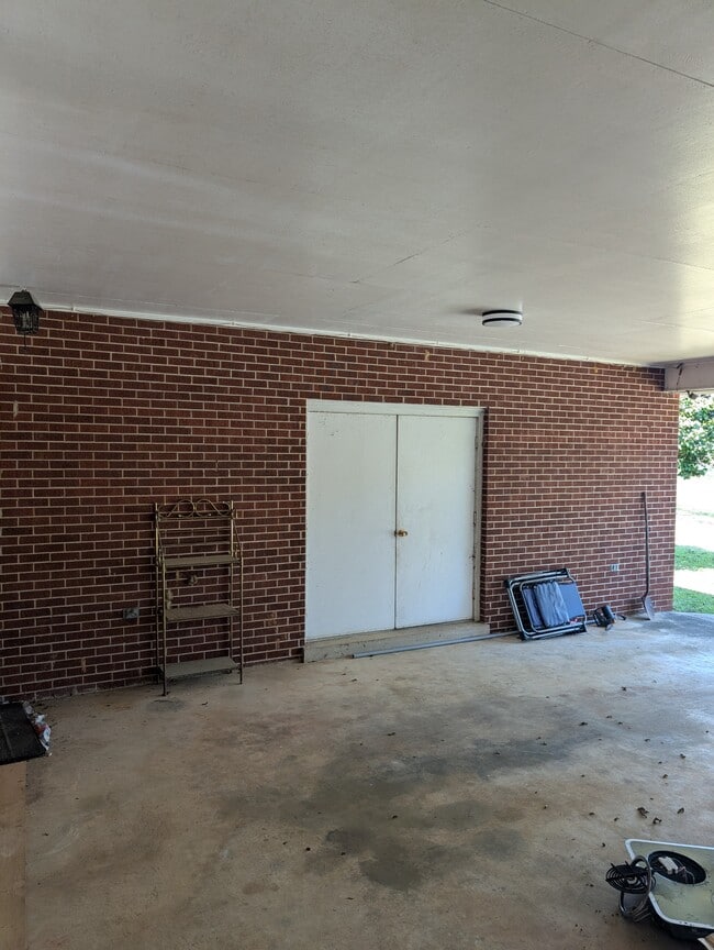 Building Photo - 5681 S County Rd 33