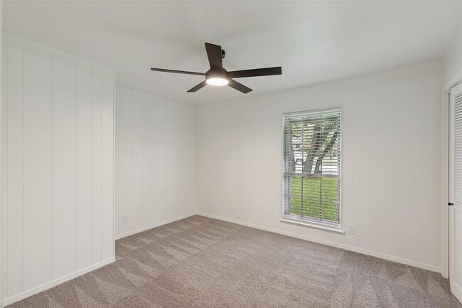 Building Photo - 1700 Barton Hills Dr