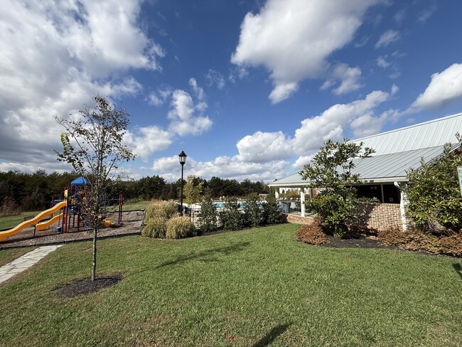 Building Photo - 3113 Dominion Dr