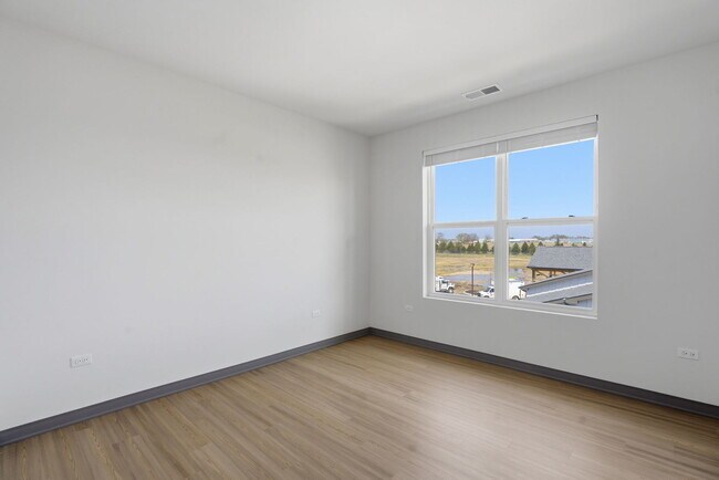 Building Photo - 1227 Rock Run Crossings Dr