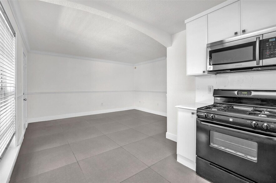 Building Photo - 3245 Virginia St