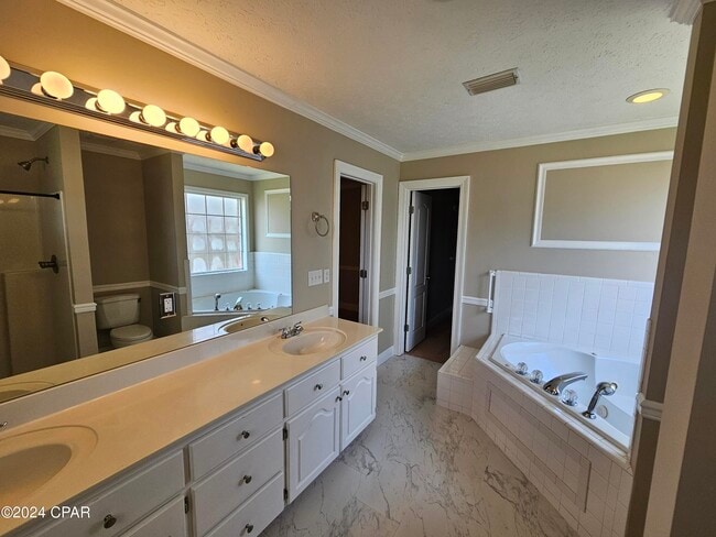 Building Photo - 2103 Coral Dr