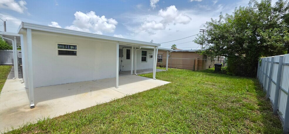 Building Photo - 2230 Service Rd