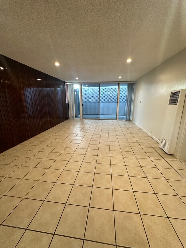 Building Photo - 537 Evergreen St