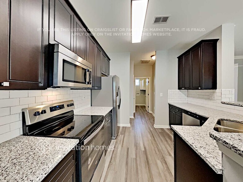 Building Photo - 14643 Eastgrove Dr