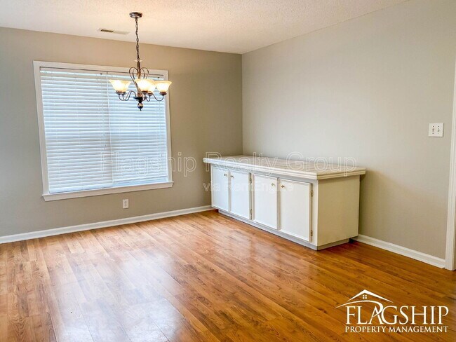 Building Photo - 3638 Highland Dr