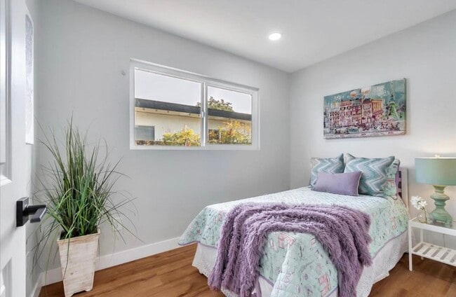 Building Photo - locridge