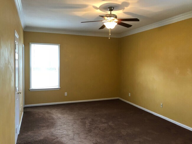 Building Photo - Lovely Ranch in Grassfield School District!