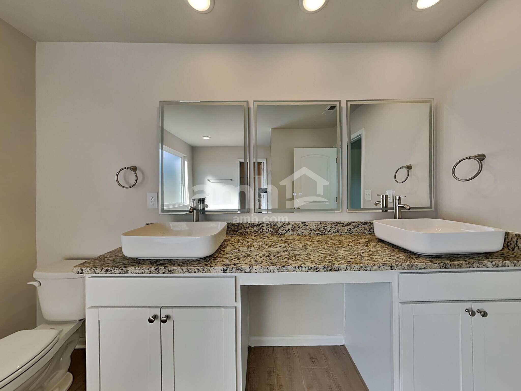 Building Photo - 3160 Emberly Dr