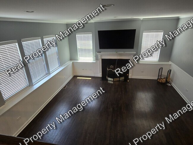 Building Photo - Four Bedroom Crown Point Beauty