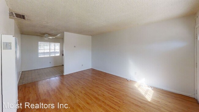 Building Photo - 2 br, 1 bath House - 14615 Cabazon St.