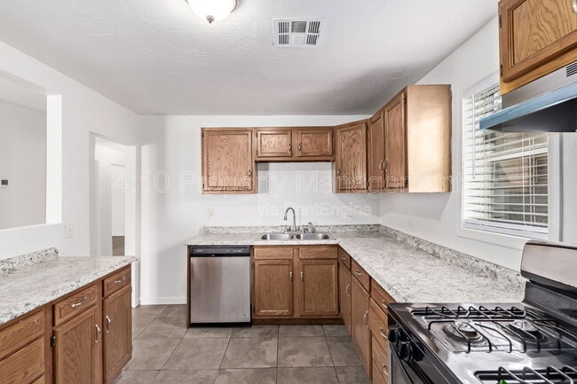 Building Photo - 1117 N 13th St