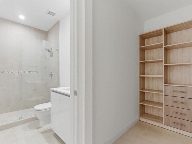 Building Photo - 529 SW 11th St