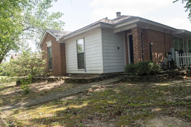 Building Photo - 1615 Woodmere Loop