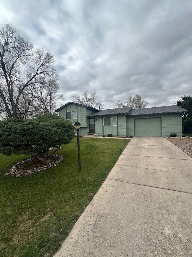 Building Photo - 5145 Alturas Cir