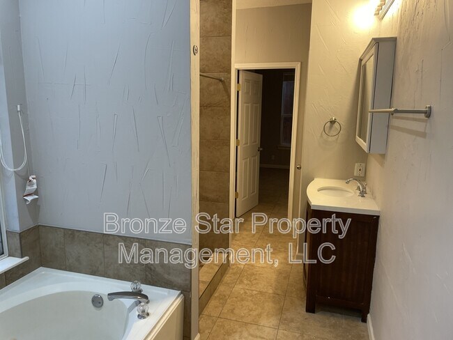 Building Photo - 3403 Broadview Ct