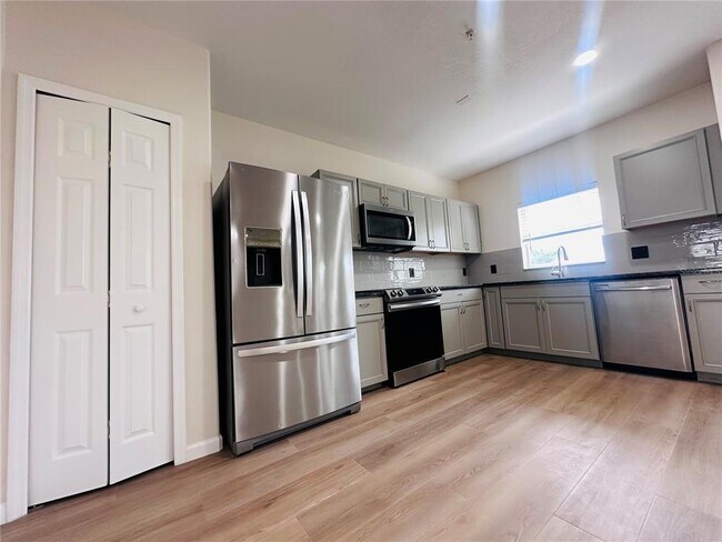 Building Photo - 2072 Cypress Bay Blvd