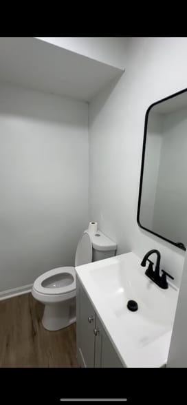 Building Photo - 300 S Cherry St