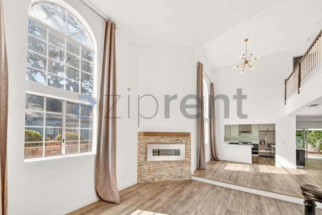 Building Photo - 2481 S Bundy Dr