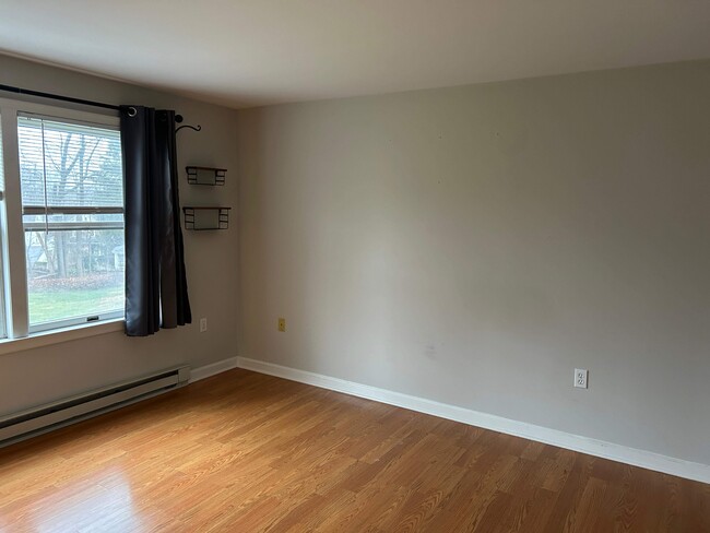 Building Photo - 10 Wells Woods Ln