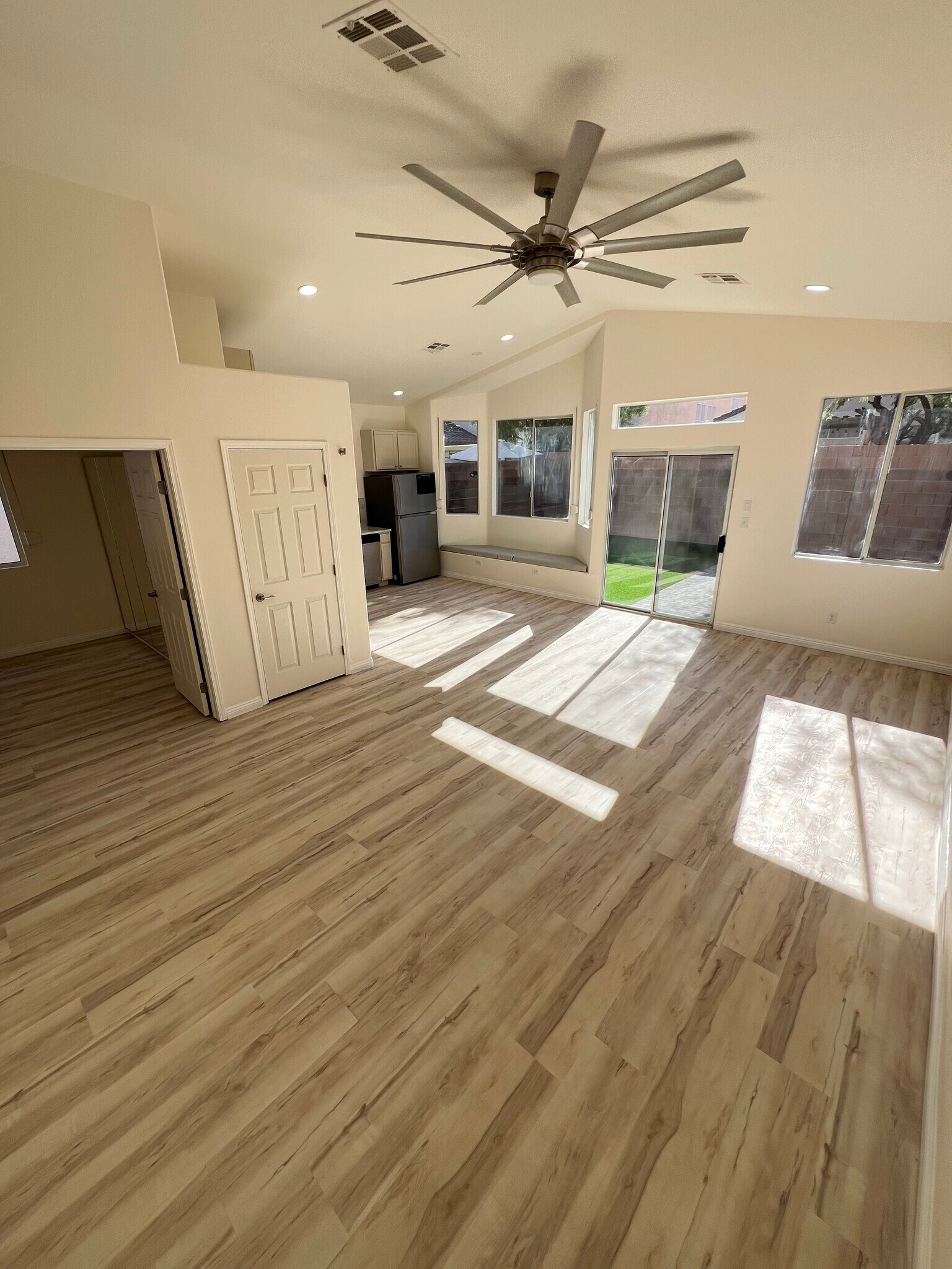 Building Photo - 2493 W Richmar Ave