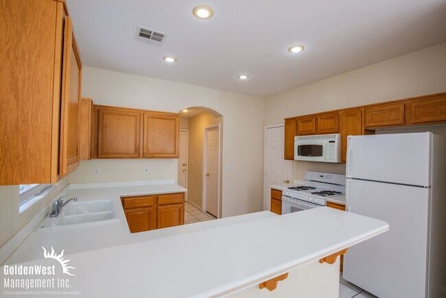 Building Photo - Stunning 3Bdm 2.5Ba Two-Story Home in Peccole Ranch!