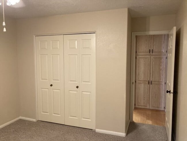 Building Photo - 525 Ridgeview Dr